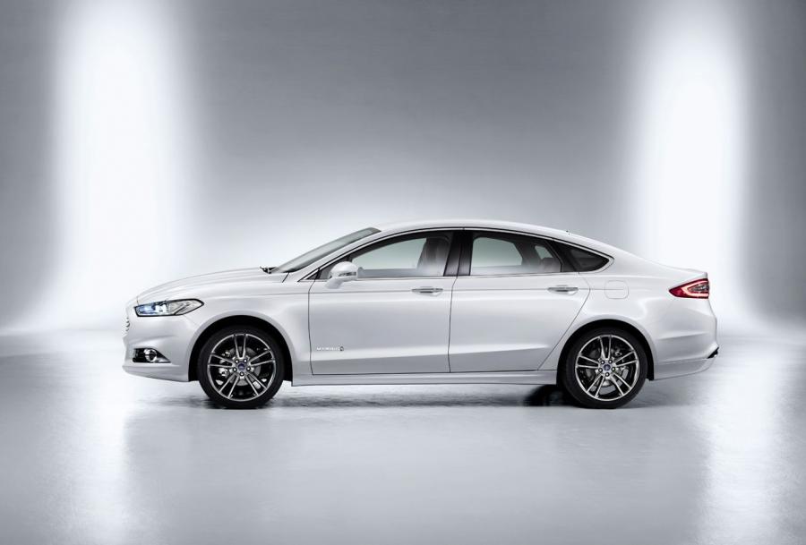  Ford Mondeo Sedan Hybrid 2013 года  (фото 2 из 4)